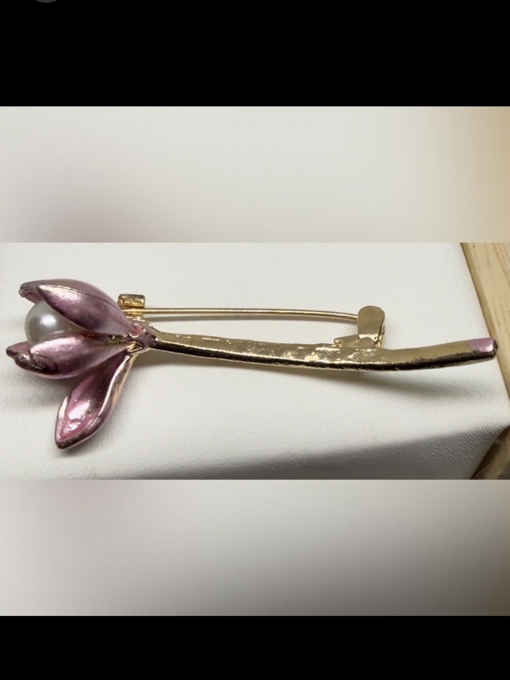 Pink and gold tone floral brooch with faux pearl Women’s costume jewelry